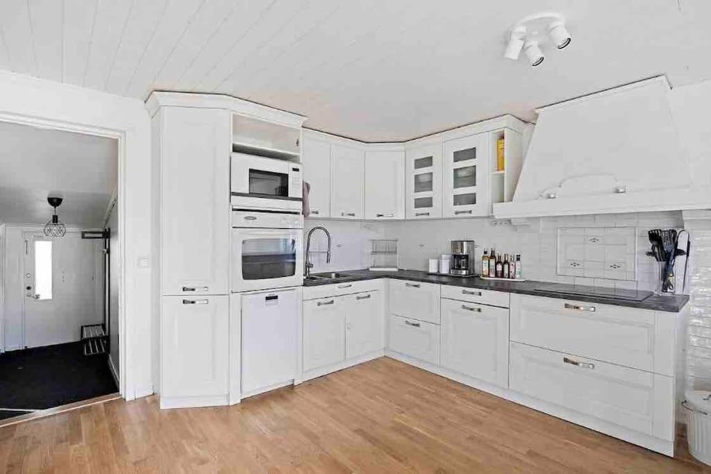 Mysigt Hus Med Natur & Jacuzzi I Olofstorp Гетеборг Екстер'єр фото