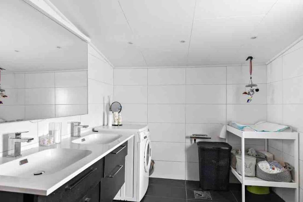 Mysigt Hus Med Natur & Jacuzzi I Olofstorp Гетеборг Екстер'єр фото